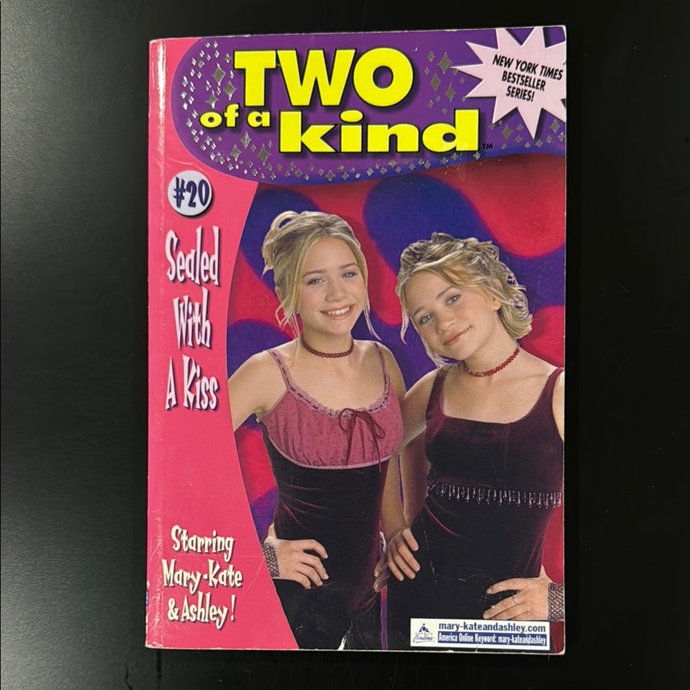 Two of a Kind #20: Sealed With A Kiss - Mary-Kate & Ashley Paperback Novel